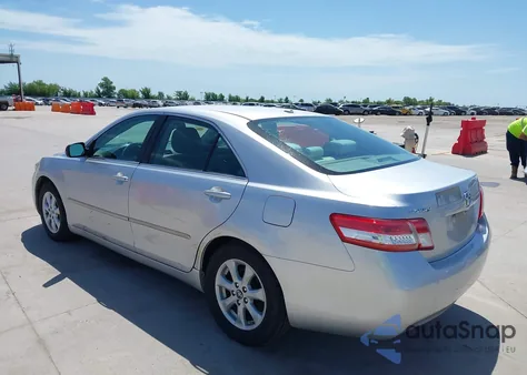 2011 Toyota Camry Le z USA, uszkodzony, nr VIN 4T4BF3EK6BR152655